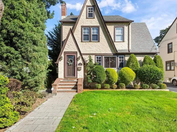 160 Andover Place, West Hempstead, NY 11552