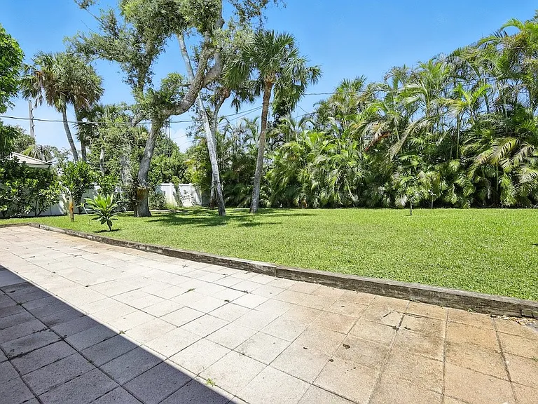 725 Acacia Rd — Photo 22