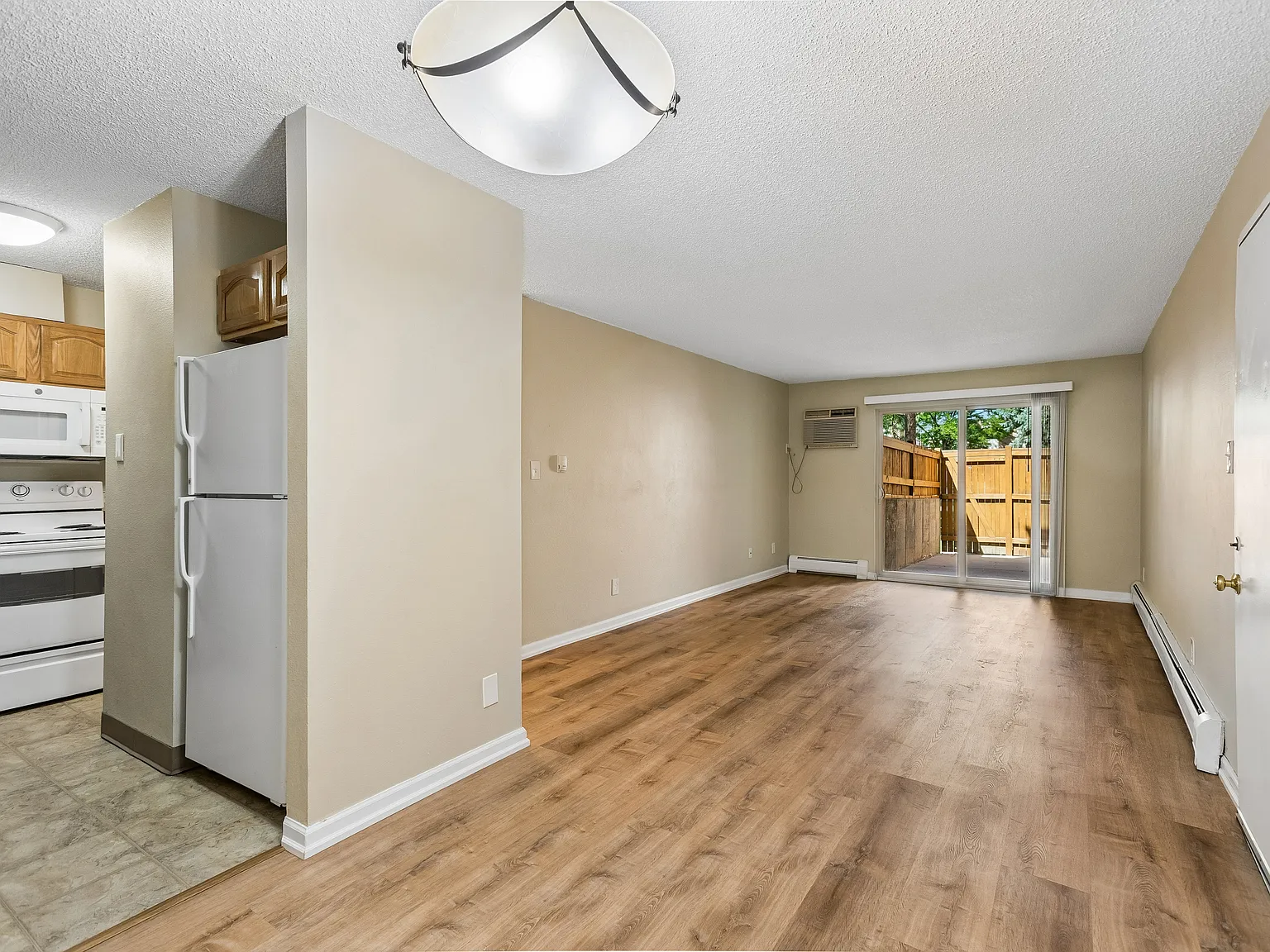 2855 S Monaco Pkwy — Photo 4