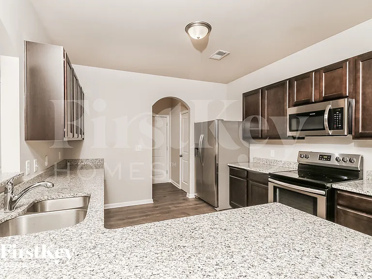 201 Southwind Cir — Photo 10