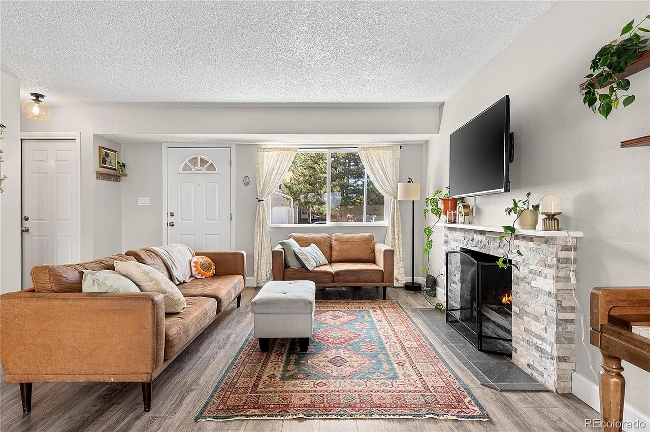 3 bed, 1260 sqft, $2,500 — Photo 3
