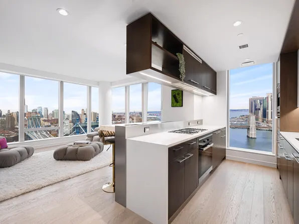 1 Manhattan Square image 7 of 33