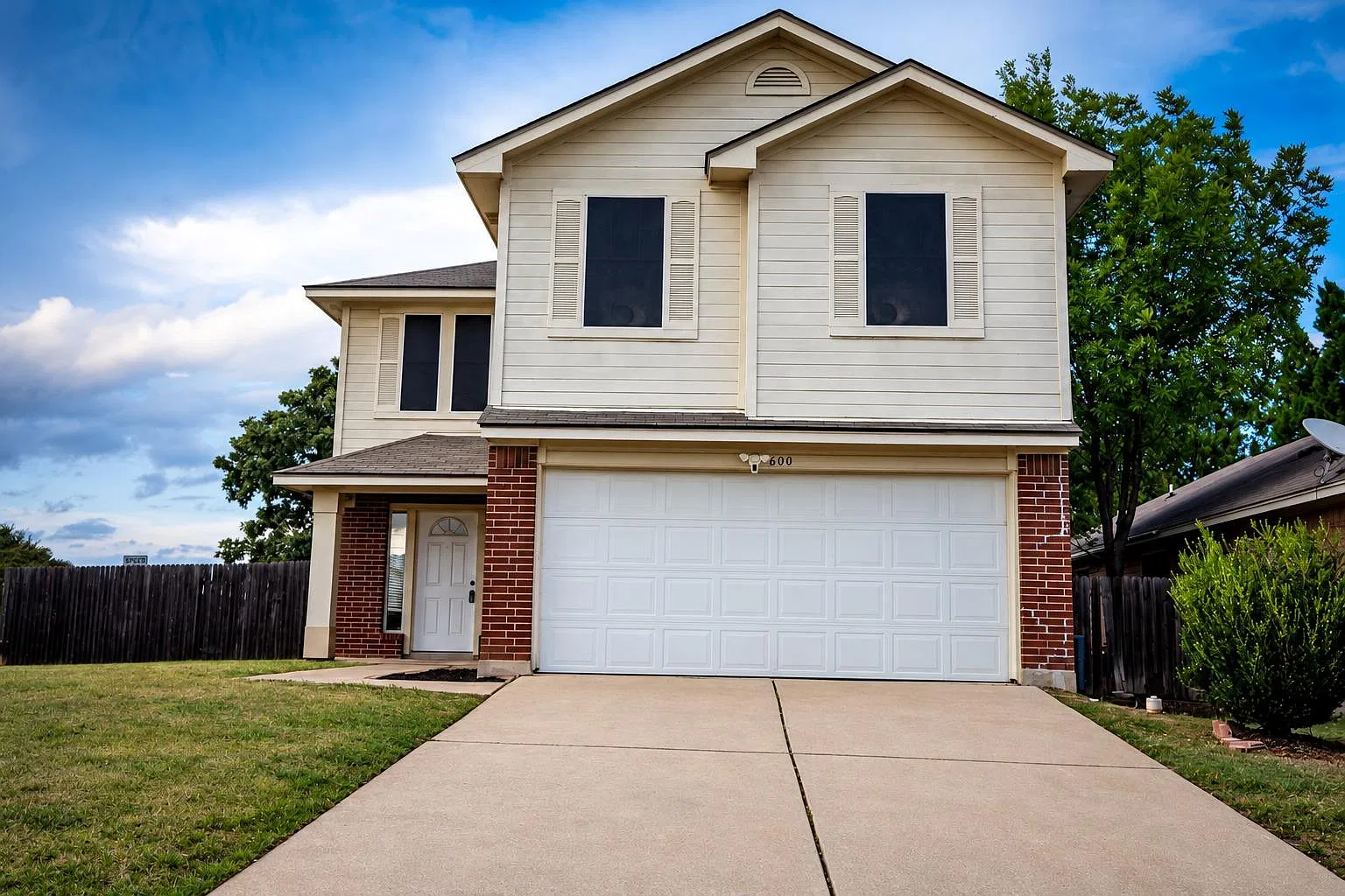 3 bed, 2.5 bath, 1758 sqft, $1,850 — Photo 1