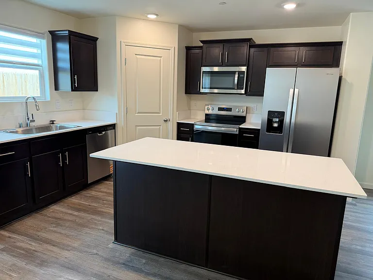 663 Skyler Ln — Photo 5