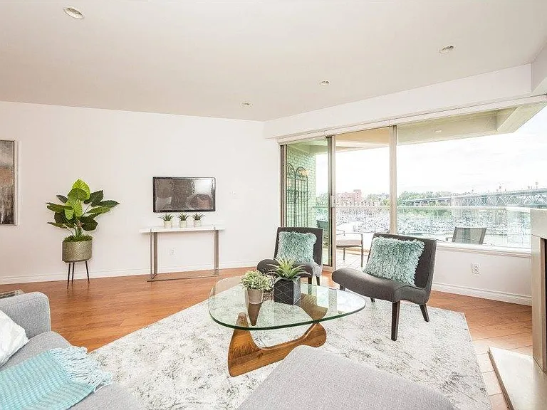1600 Hornby St #703 — Photo 9