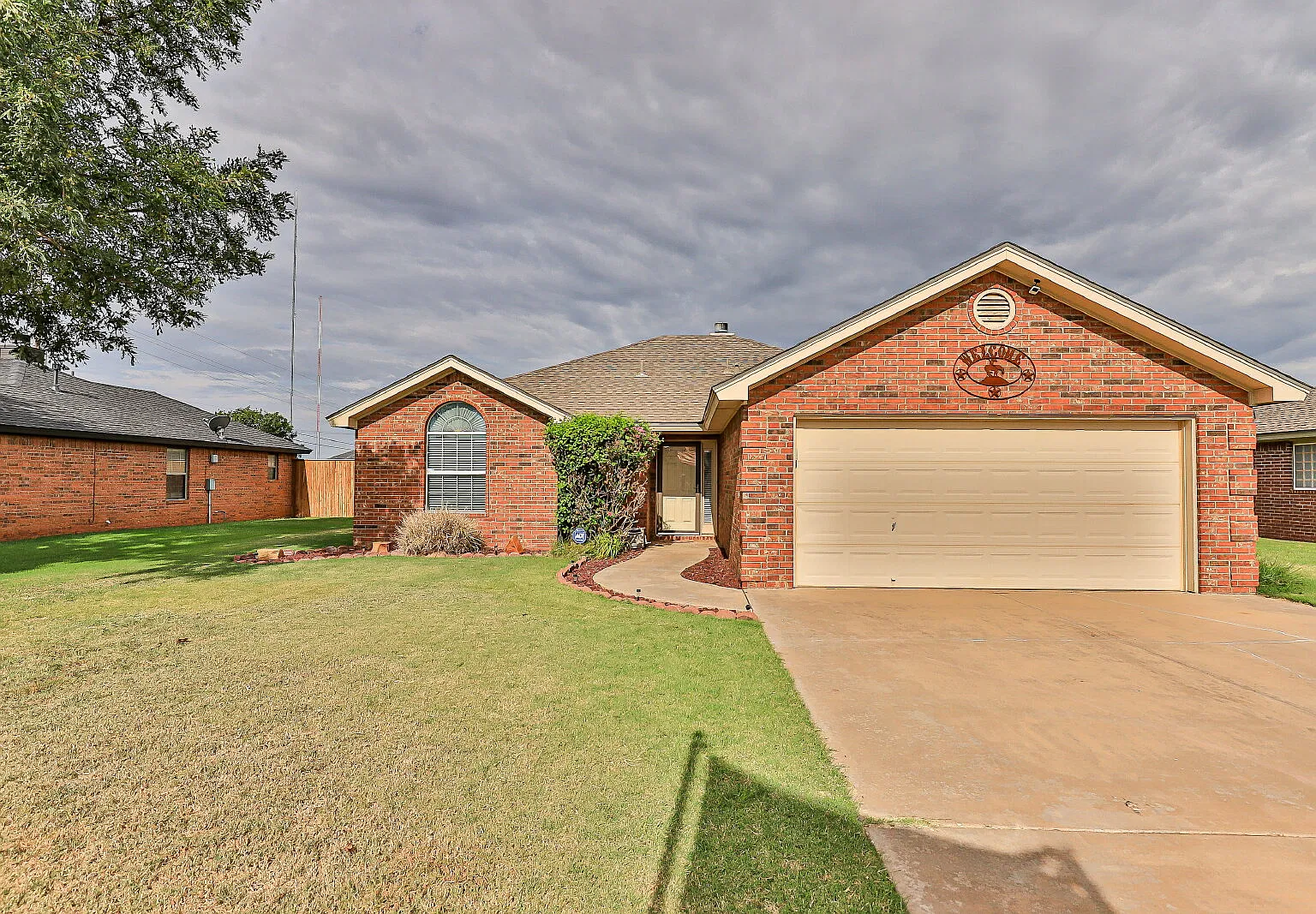 3 bed, 2.0 bath, 1450 sqft, $1,595 — Photo 1