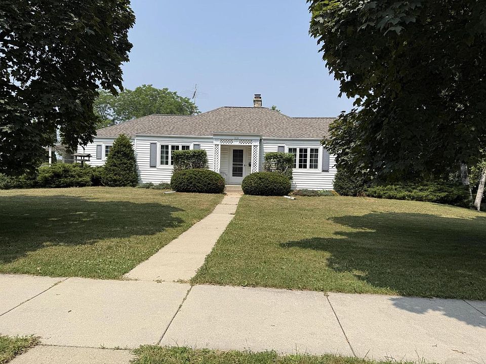1st image of 1038 W Grand AVENUE
