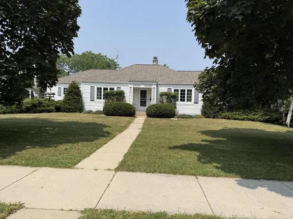 1038 W Grand AVENUE, Port Washington, WI 53074