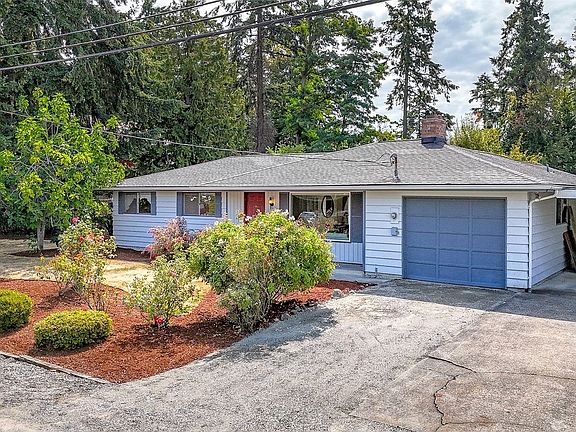 3rd image of 614 Pierce Lane NE