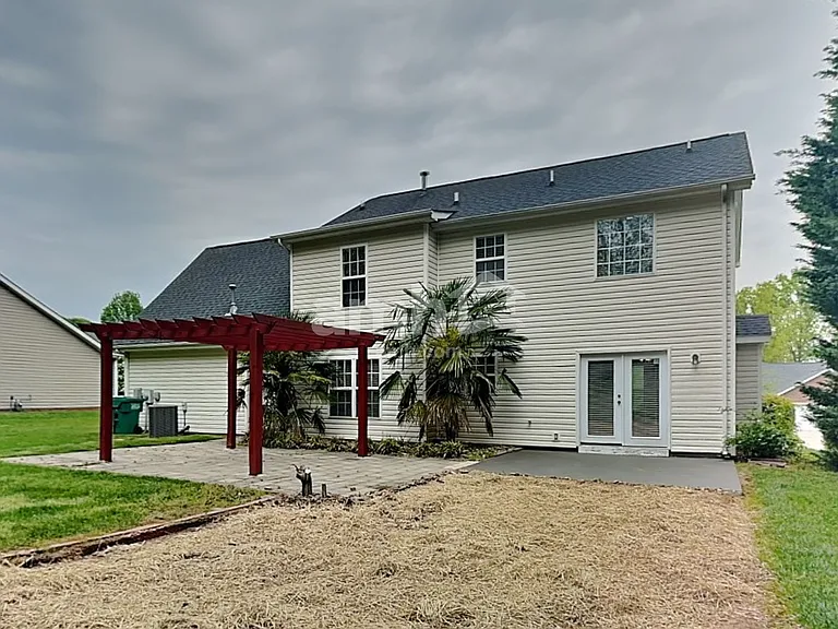400 Wyndham Ave — Photo 23