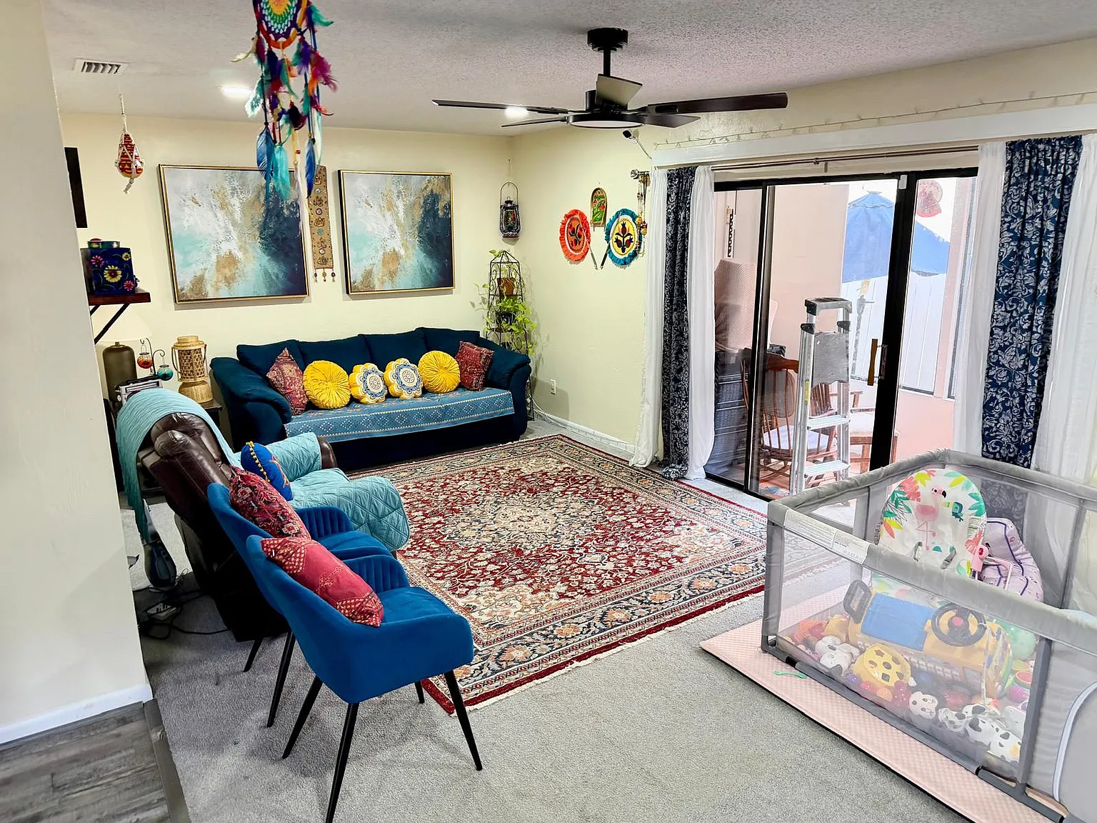 3 bed, 2.5 bath, 1496 sqft, $2,000 — Photo 2