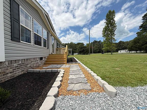 3rd image of 483 Nelson Hollow Rd
