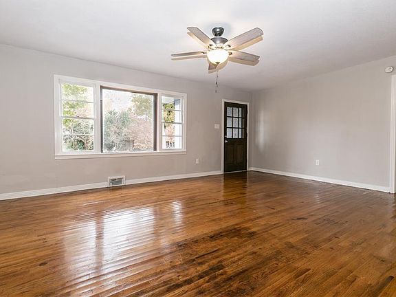 4th image of 303 W Billington Dr
