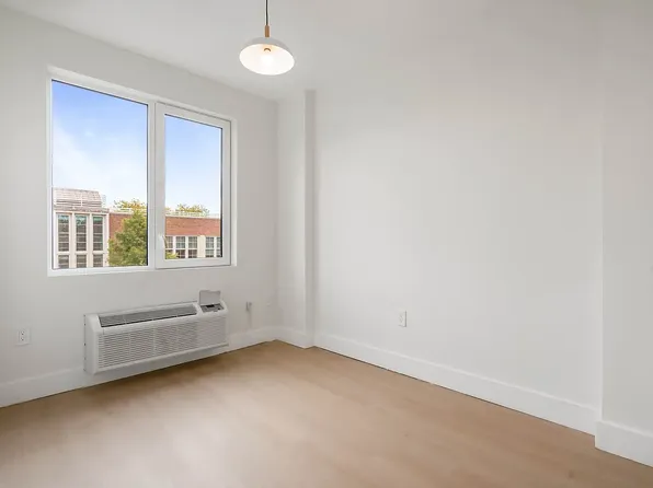 102 East 53rd Street image 1 of 9