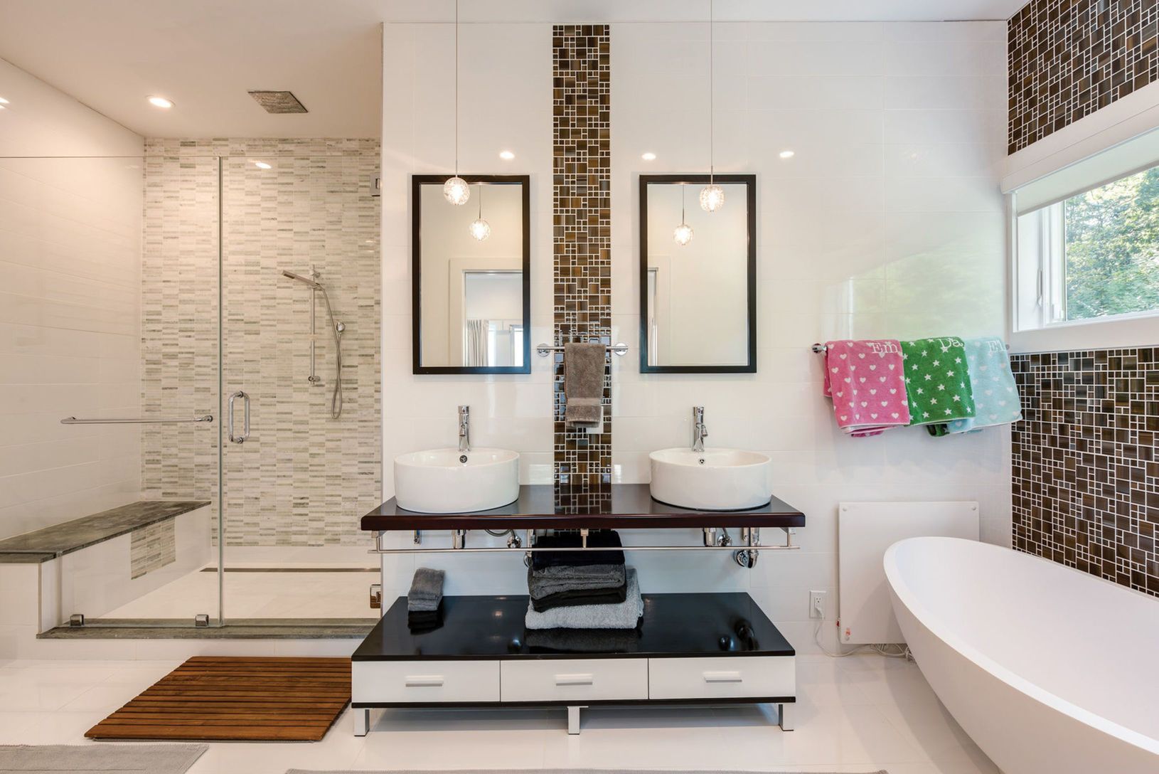  Master Bathroom with separate Soaking Tub