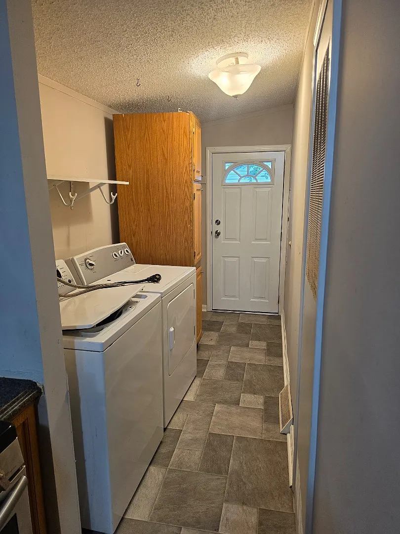 1129 Woodale Rd — Photo 2