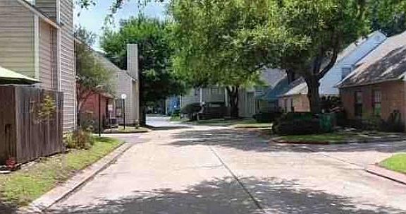 3rd image of 1500 W Esplanade Ave #21G
