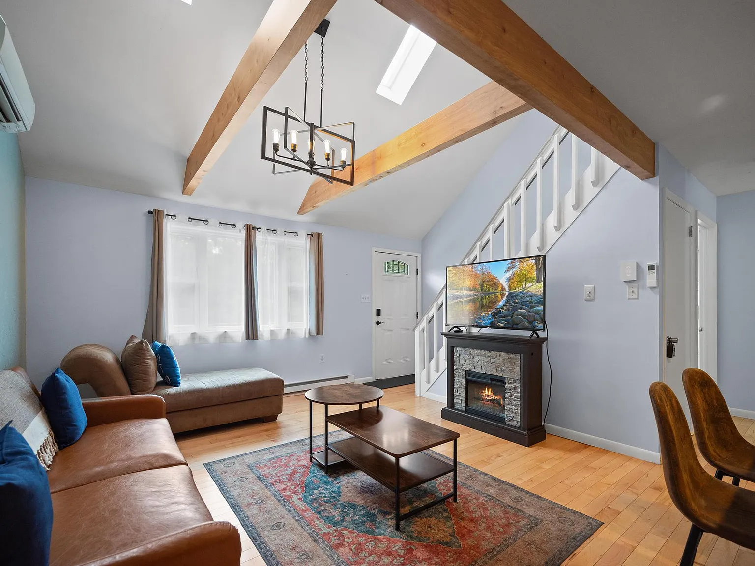 5 bed, 1512 sqft, $2,650 — Photo 2