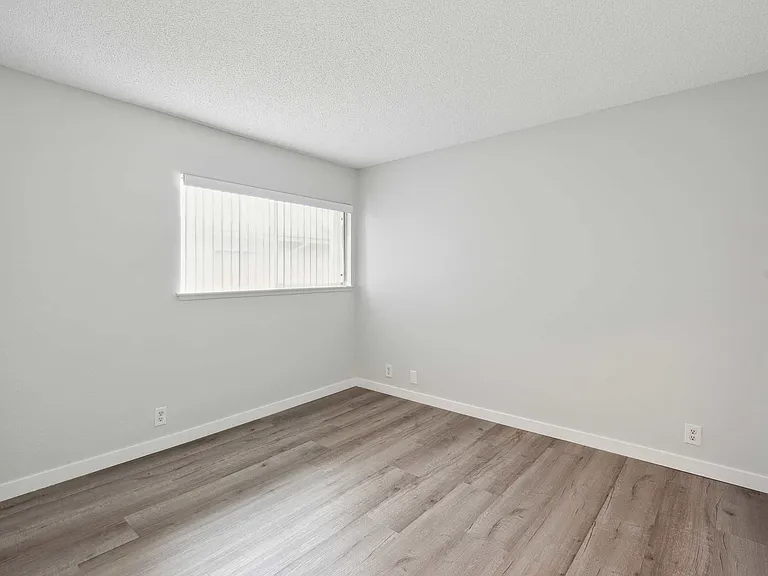 Fisher Court Apartments — Photo 15