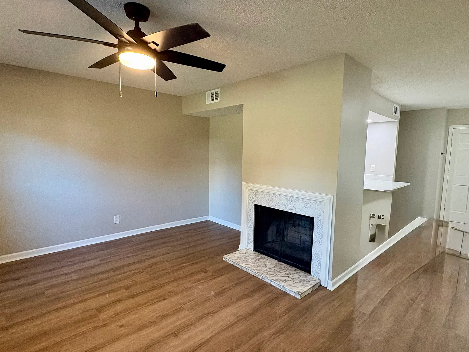 2 bed, 2.5 bath, 1455 sqft, $1,575 — Photo 2