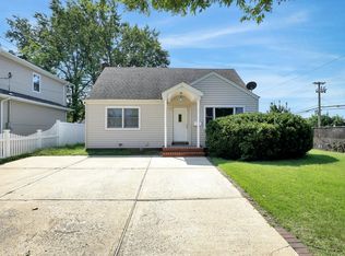 1 Relda St, Plainview, NY 11803