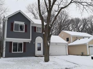 2439 Red Bud Ct, Aurora, IL 60502