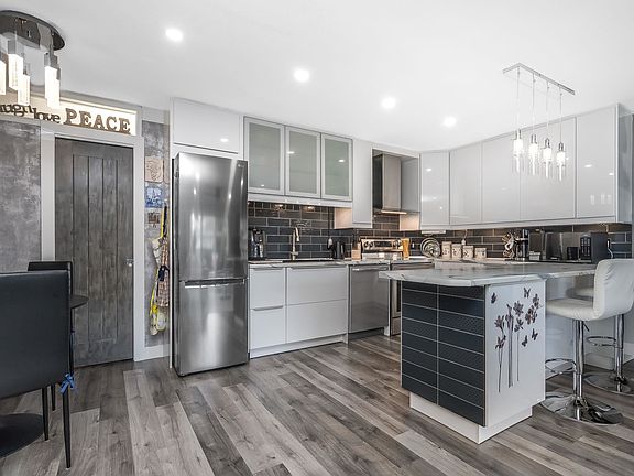5th image of 1441 Blackwood St #308