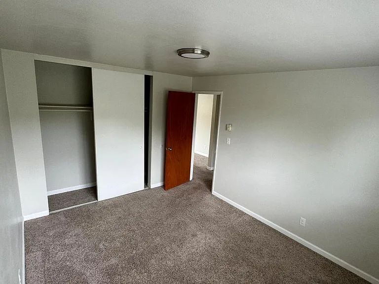355 SW 10th St — Photo 9