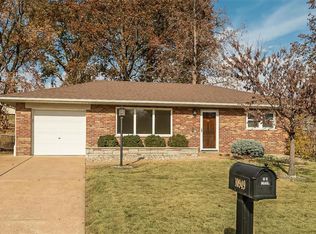 10949 Oasis Dr, Saint Louis, MO 63123