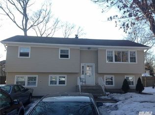 28 Avenue A, Holbrook, NY 11741