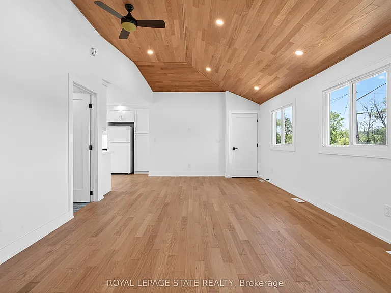 8 Cornell Ave #UPPER — Photo 15