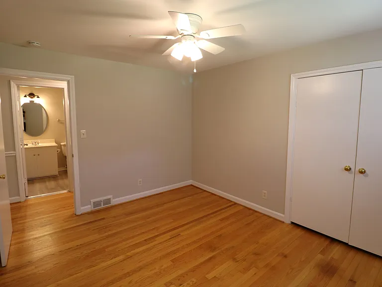 2316 Silas Creek Pkwy — Photo 8