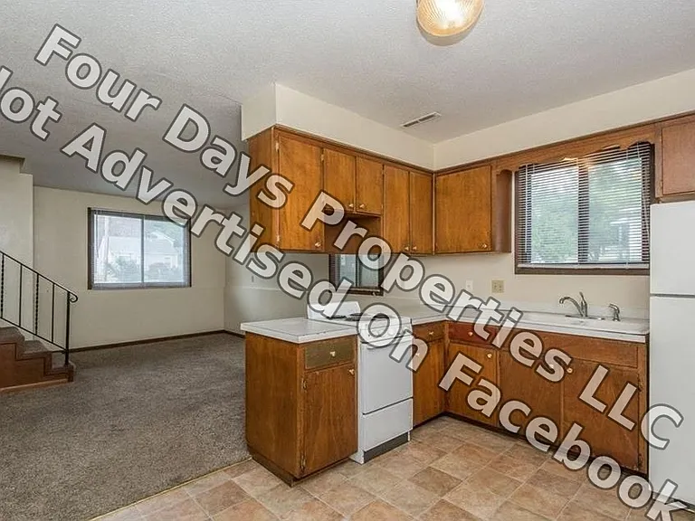 4421 S Union St — Photo 3