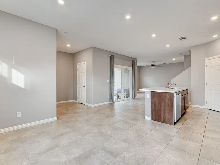 10669 Sariah Skye Ave — Photo 5