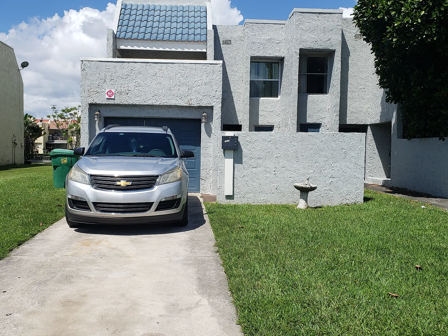 4 bed, 2.5 bath, 2100 sqft, $3,100 — Photo 1