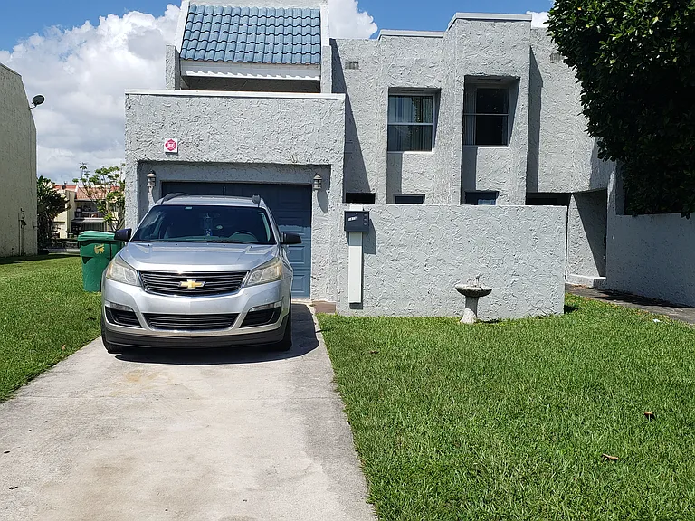 1815 NW 56th Ter #15 — Photo 1