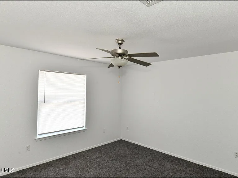 1591 Hartsdale Dr #B — Photo 25