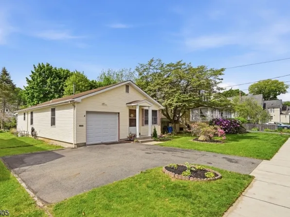 15 Orchard St, Bloomingdale Boro, NJ 07403