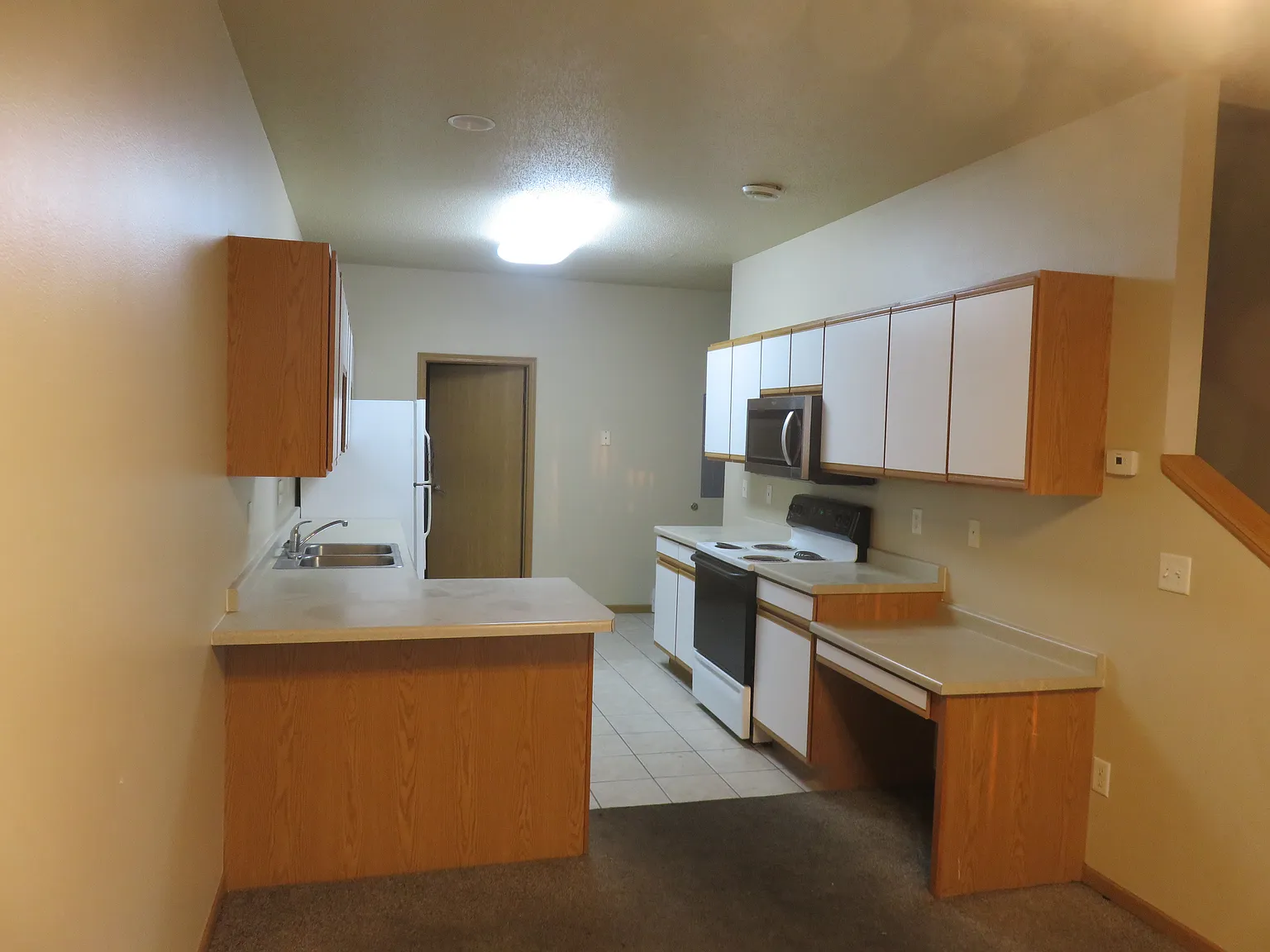 3 bed, 2.5 bath, 1700 sqft, $1,575 — Photo 4
