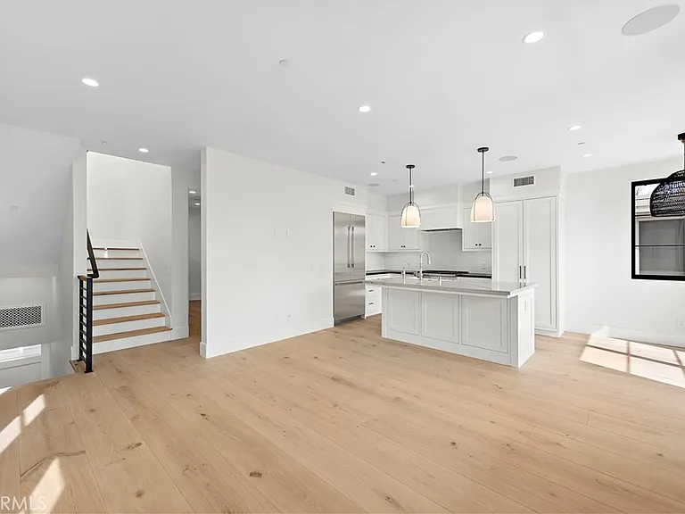 434 1/2 Goldenrod Ave — Photo 4