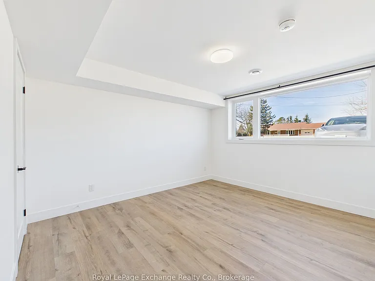 1085 Sutton St — Photo 15