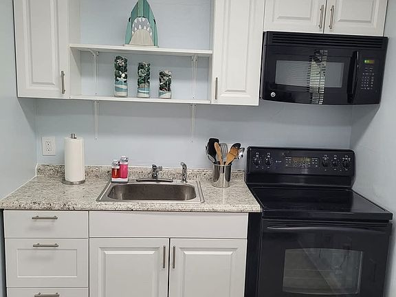 4th image of 2134 Bradford St APT 405