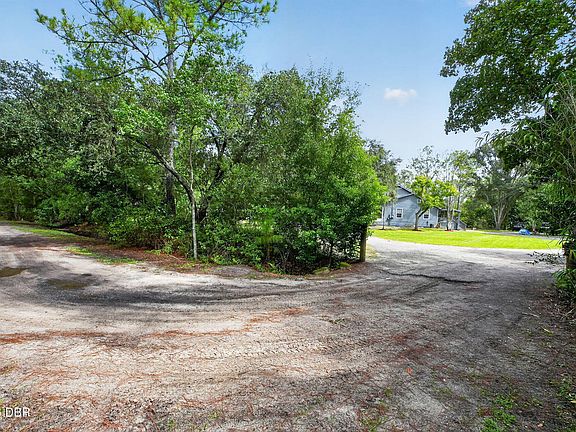 5th image of 490 Pine Woods Rd