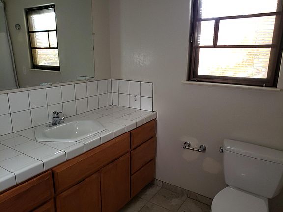 4th image of 912 Bautista Ct