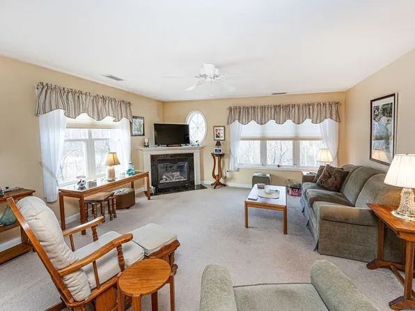 11 Westchester Dr #102, Haverhill, MA 01830