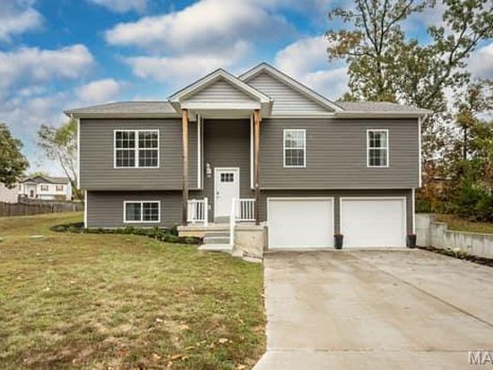 171 Village Circle Dr, Winfield, MO 63389