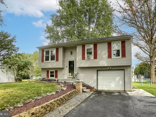 405 Hollyann Dr, Landisville, PA 17538