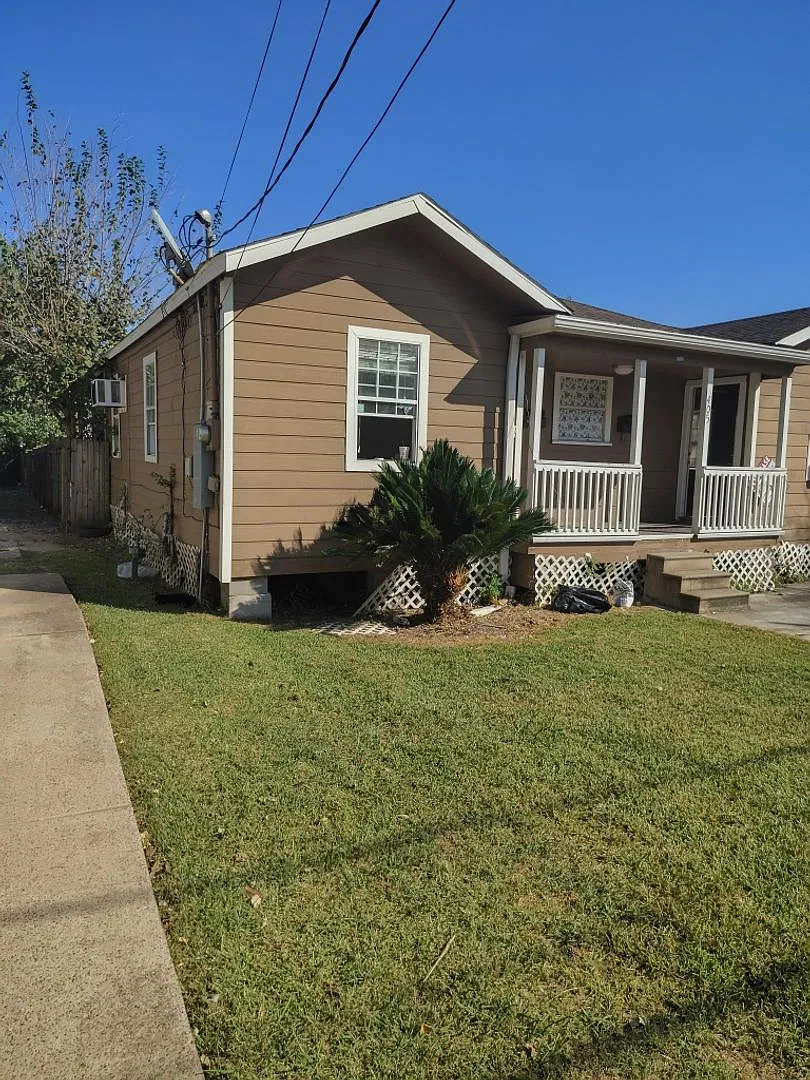 405 Johnson St — Photo 2