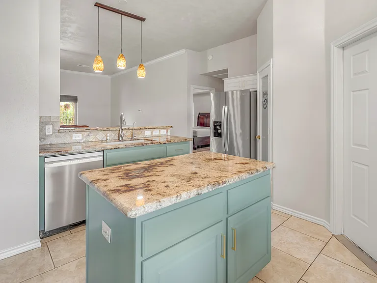 1209 Portsmouth Ct — Photo 3
