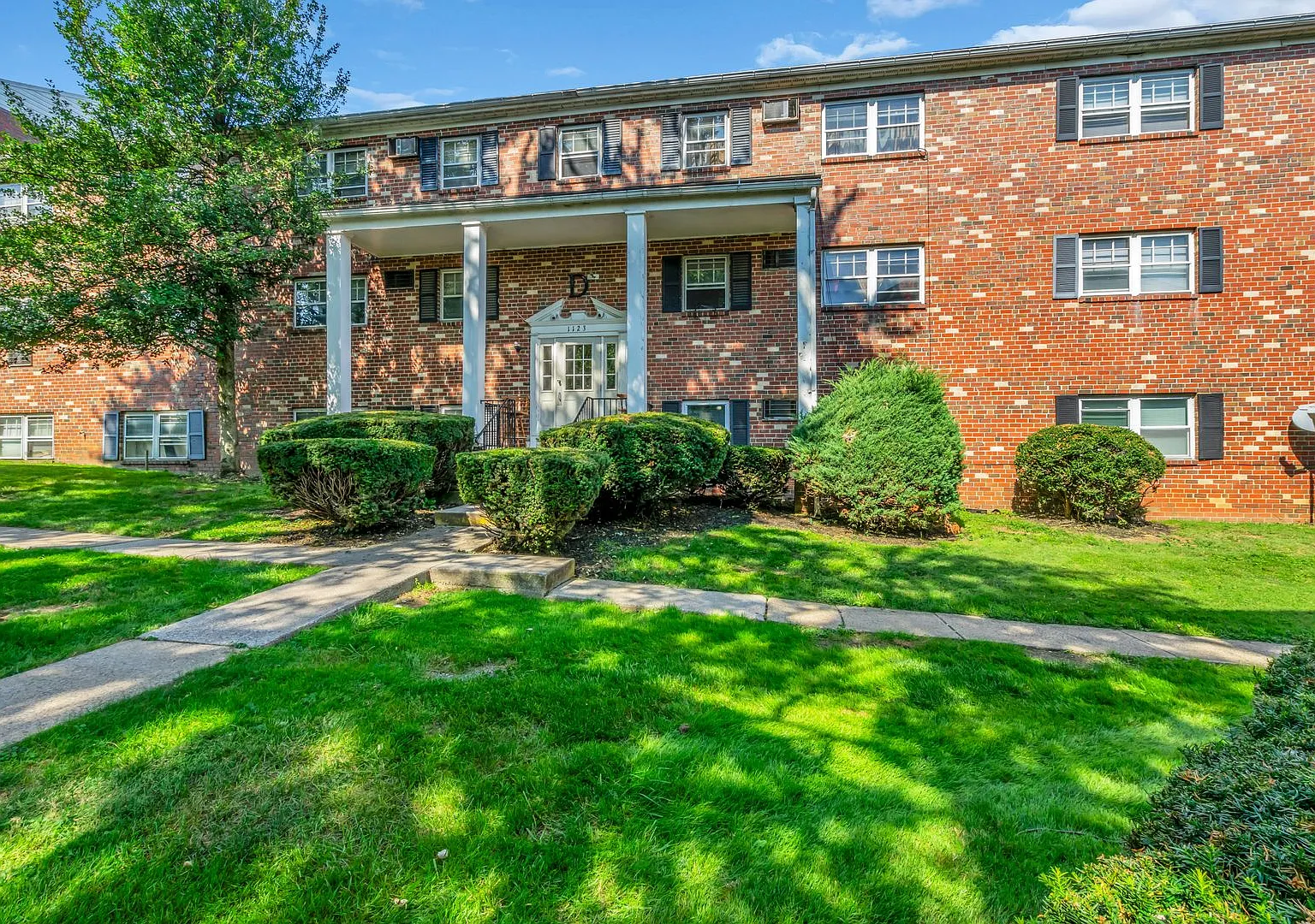 Lancaster Court Apartments — Photo 1